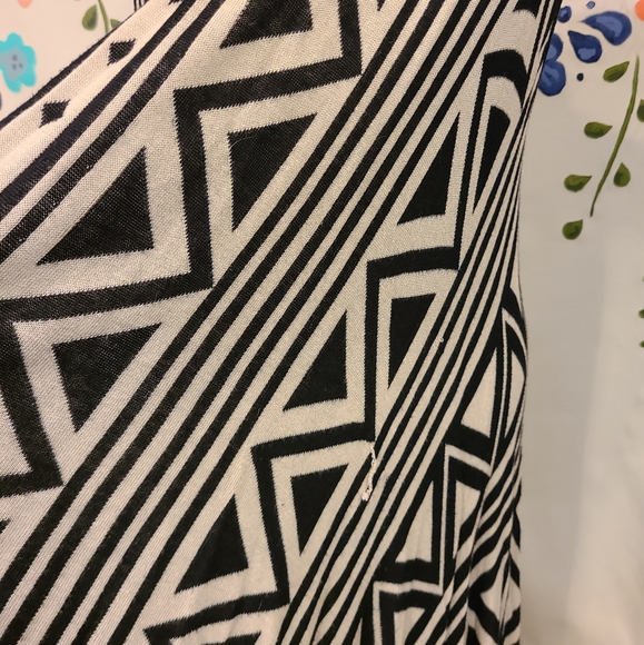 Sleeveless accent sweater - Picture 2 of 3